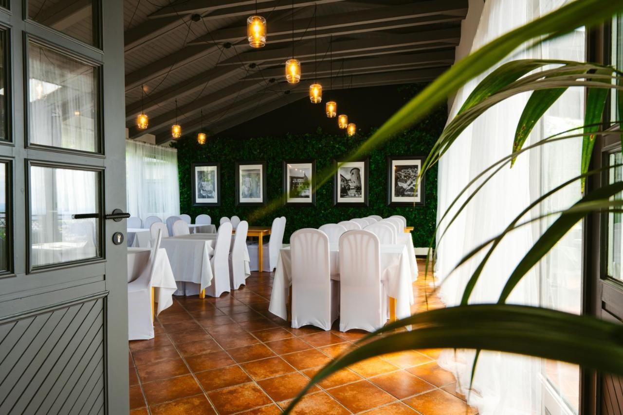 Restaurant & Pension U Hradu Šternberk Kültér fotó