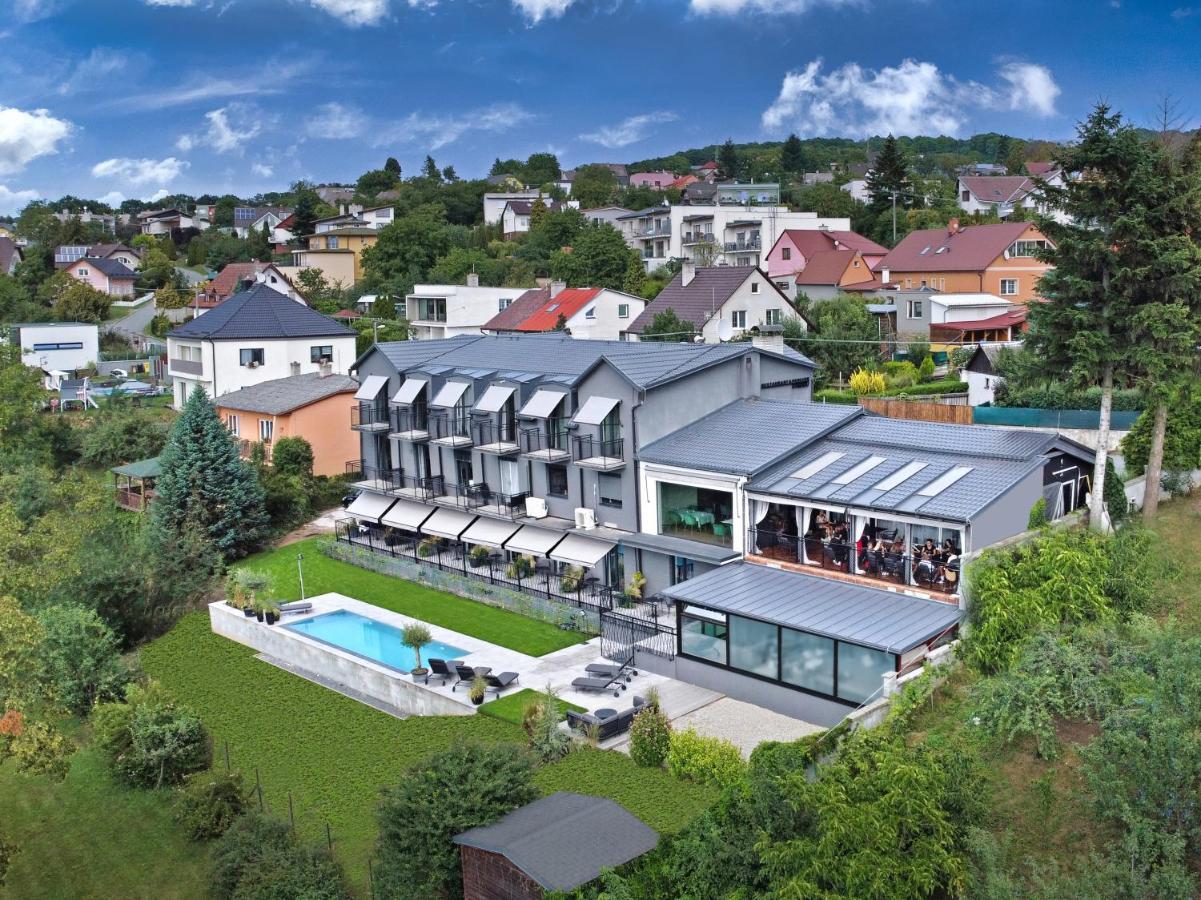 Restaurant & Pension U Hradu Šternberk Kültér fotó